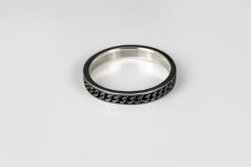 anello in argento 925 con decorazione a grumetta